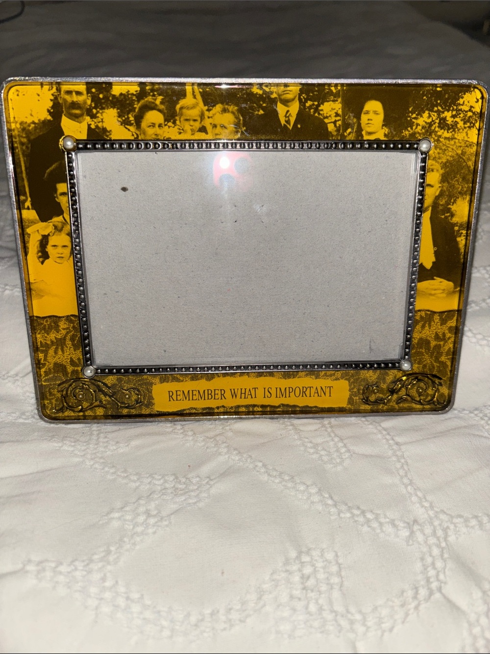 Vintage-Inspired Gold Photo Frame - "Remember What Is Important" 4x6